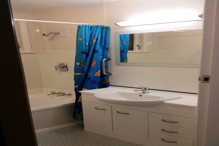 Photo of property in 1/6 Moeraki Road, Maoribank, Upper Hutt, 5018