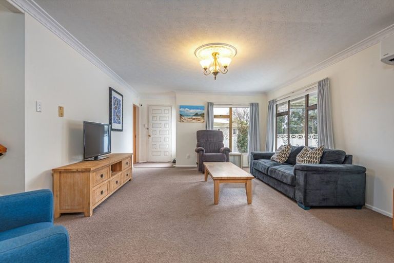 Photo of property in 1a Surrey Crescent, Hokowhitu, Palmerston North, 4410