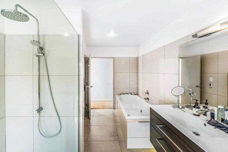 Photo of property in 10 Cadiz Lane, Mount Pleasant, Christchurch, 8081