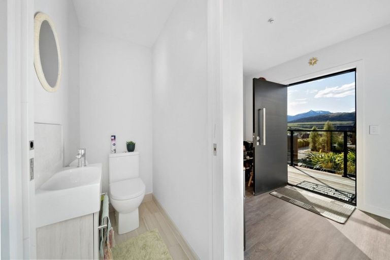 Photo of property in 10 Falconer Rise, Jacks Point, Queenstown, 9371