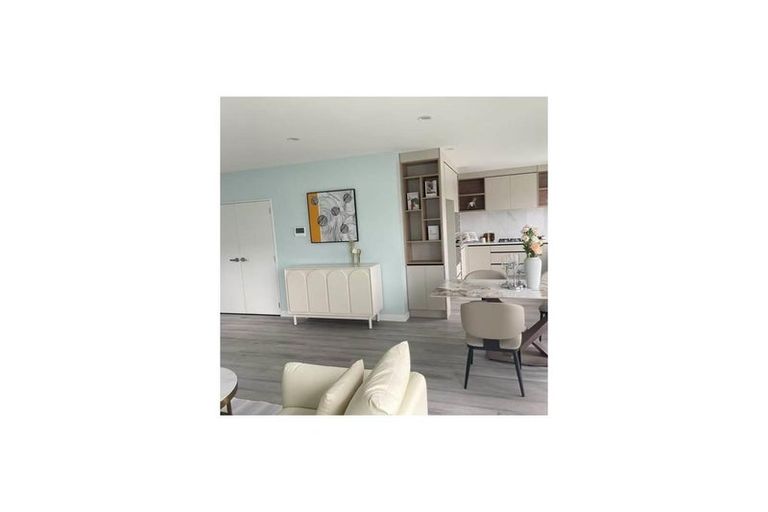 Photo of property in 48 Taipahitini Road, Rosehill, 2113