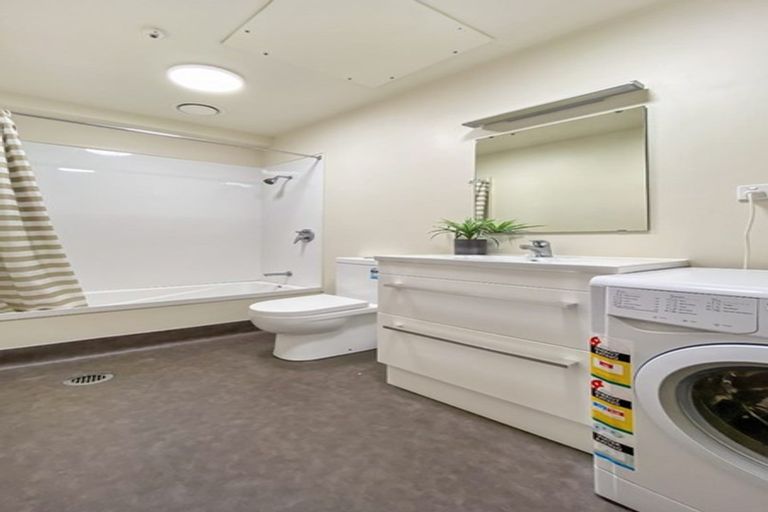 Photo of property in Sharella Living, 20 Glenmore Street, Thorndon, Wellington, 6011