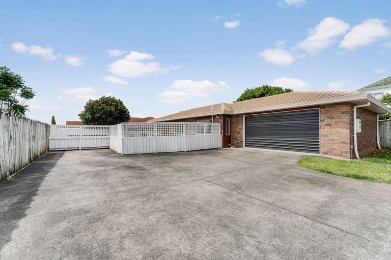 Photo of property in 2/24 Amberwood Drive, Northpark, Auckland, 2013