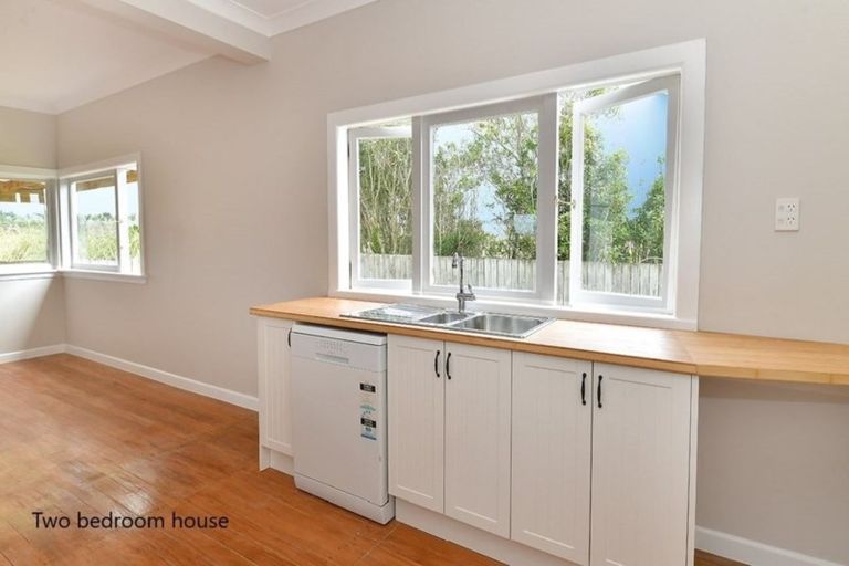 Photo of property in 323 South Head Road, South Head, Helensville, 0874