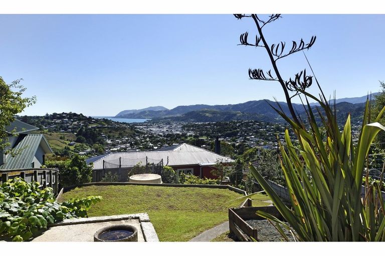 Photo of property in 26 Matipo Terrace, Toi Toi, Nelson, 7010