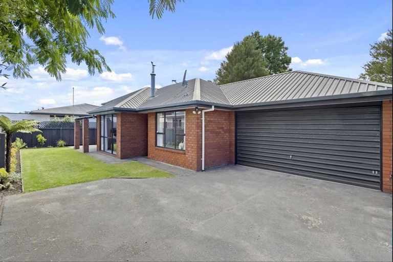 Photo of property in 2/294 Wairakei Road, Bryndwr, Christchurch, 8053