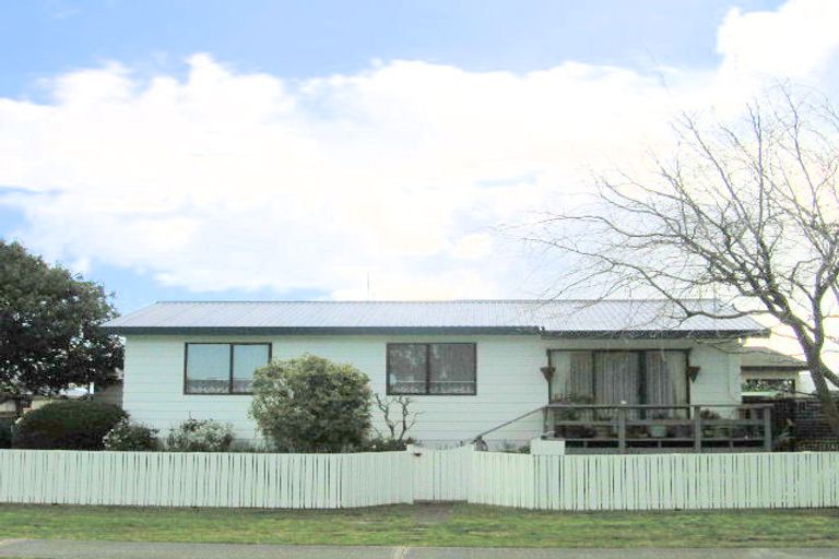 Photo of property in 14 Garnet Drive, Papamoa Beach, Papamoa, 3118
