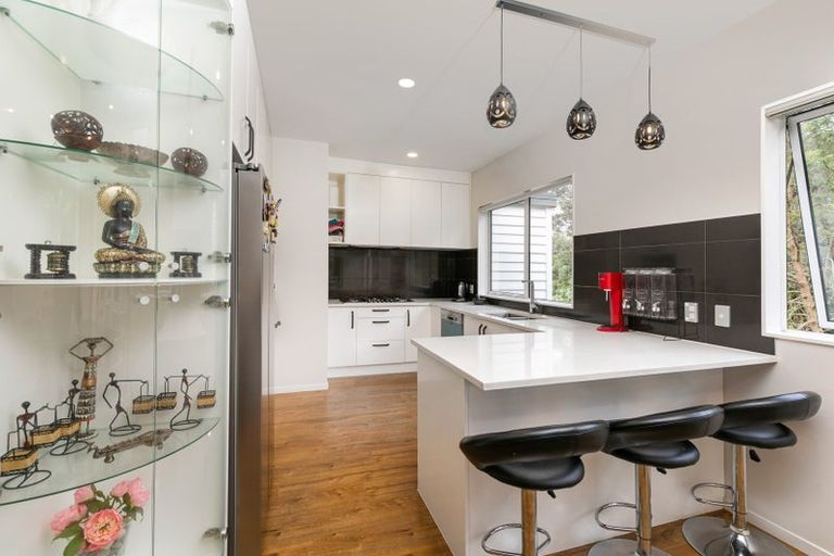 Photo of property in 30 Shah Place, Glen Eden, Auckland, 0602