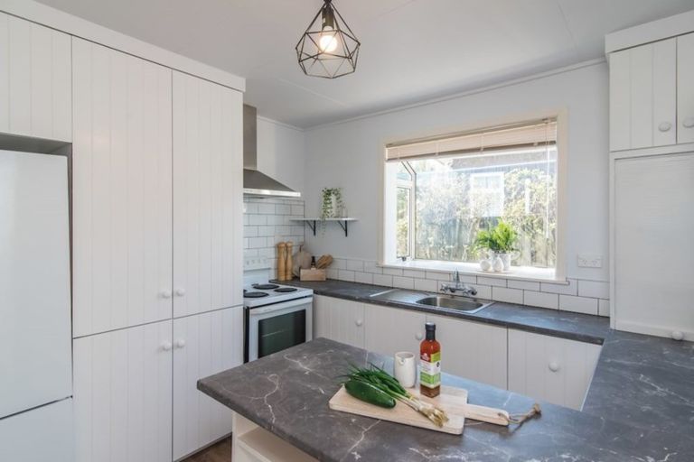 Photo of property in 4 Gavin Road, Raumati Beach, Paraparaumu, 5032