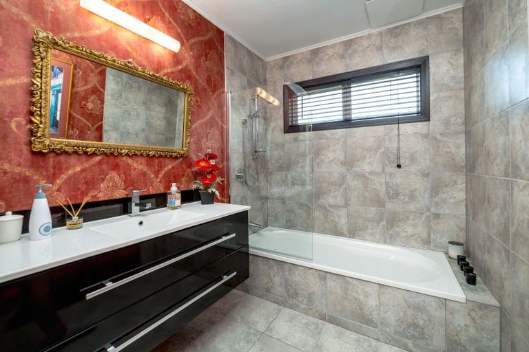 Photo of property in 1b Dublin Street, Martinborough, 5711