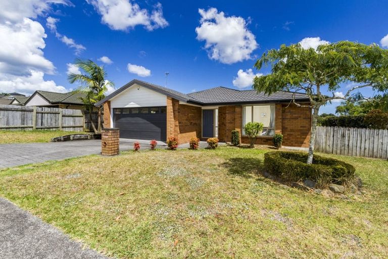 Photo of property in 5 Sunvista Avenue, Oteha, Auckland, 0632