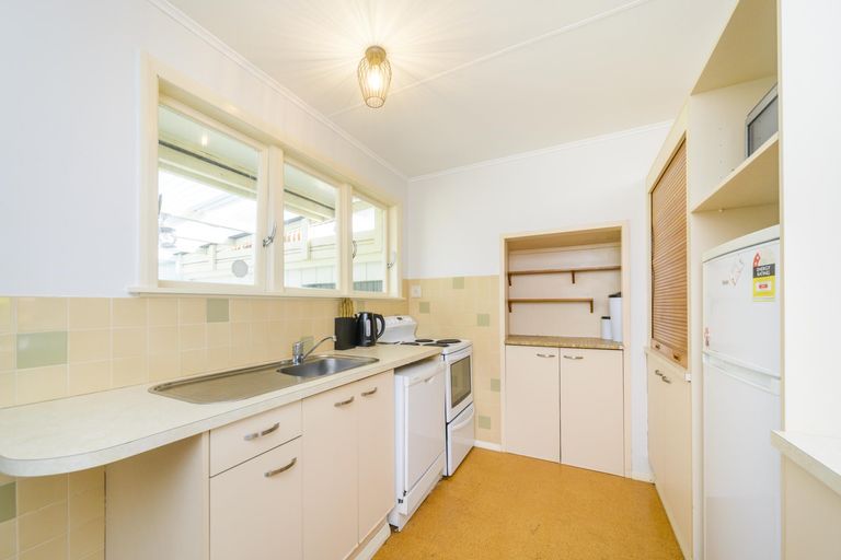 Photo of property in 43 Sutherland Crescent, Westbrook, Palmerston North, 4412