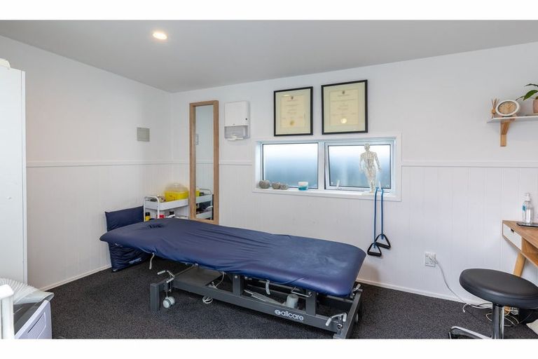 Photo of property in 1/16 Edwin Freeman Place, Ranui, Auckland, 0612