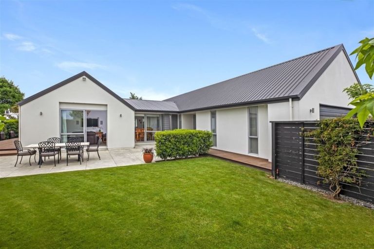 Photo of property in 17 Crown Close, Prebbleton, 7604