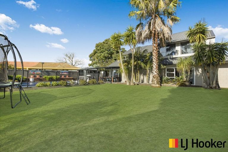 Photo of property in 27 Balgowan Terrace, Conifer Grove, Takanini, 2112