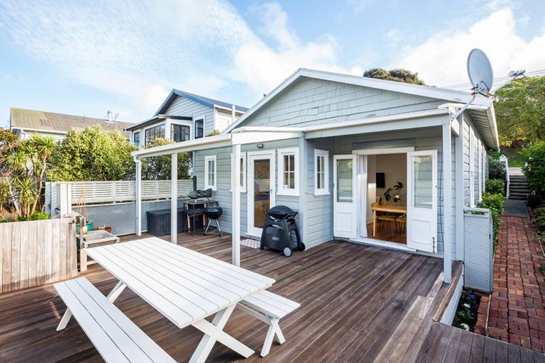 Photo of property in 3 Waikato Street, Island Bay, Wellington, 6023
