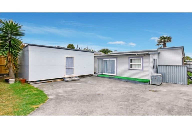 Photo of property in 18 Mcleod Road, Weymouth, Auckland, 2103