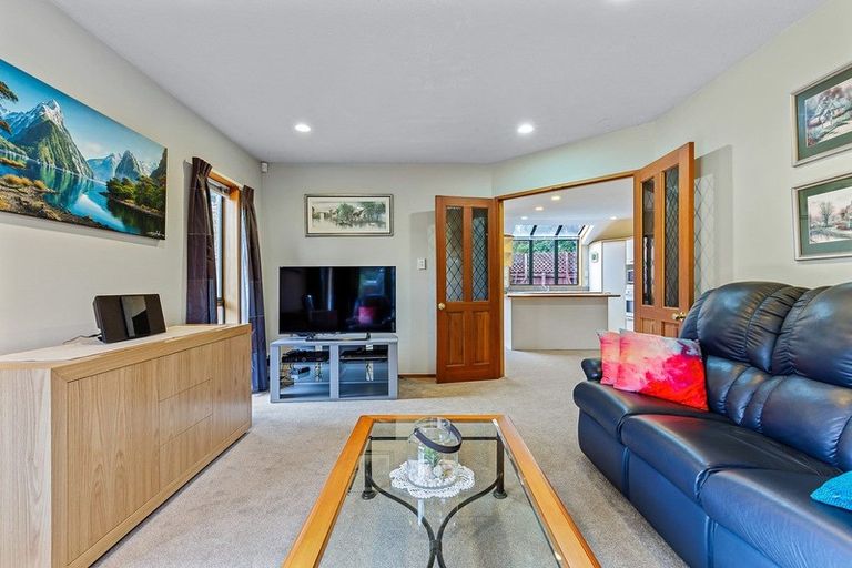 Photo of property in 2/120 Memorial Avenue, Burnside, Christchurch, 8053
