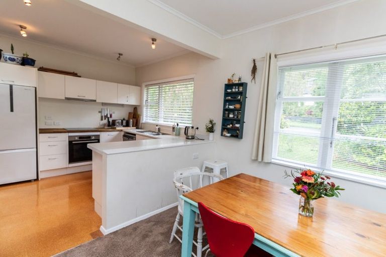 Photo of property in 33 Pinehaven Road, Pinehaven, Upper Hutt, 5019