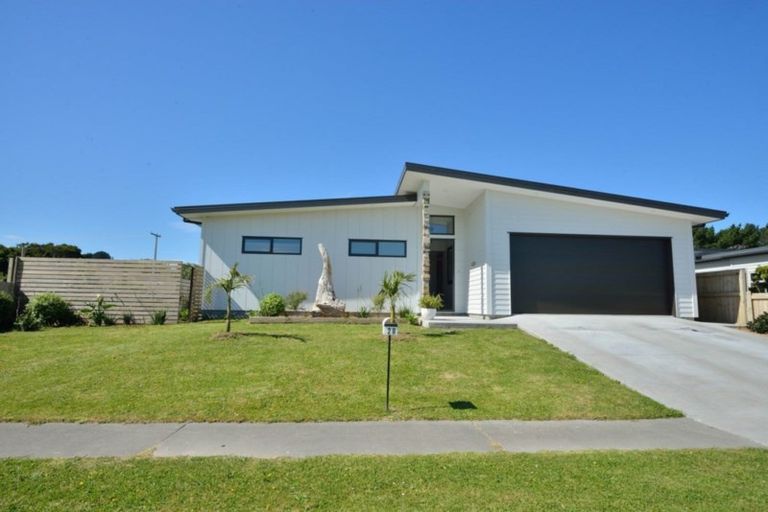 Photo of property in 28 Hamilton Drive, Wainui, Gisborne, 4010