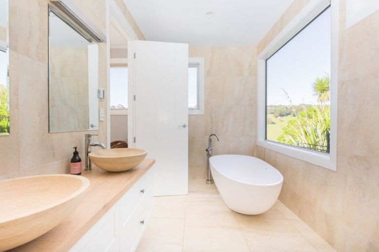 Photo of property in 31 Brick Bay Drive, Sandspit, Warkworth, 0982