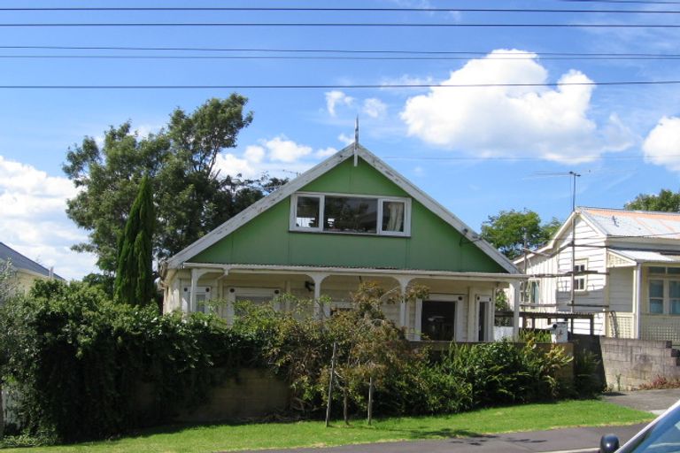 Photo of property in 4 Rutland Road, Stanley Point, Auckland, 0624