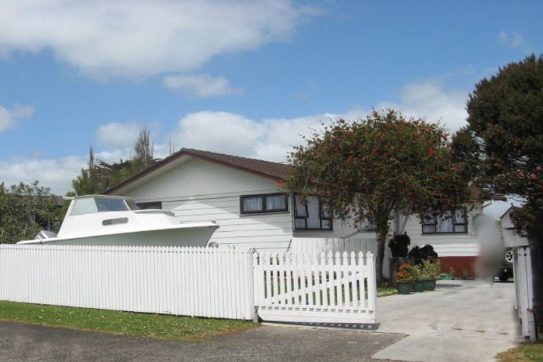 Photo of property in 3 Ngatira Place, Clendon Park, Auckland, 2103