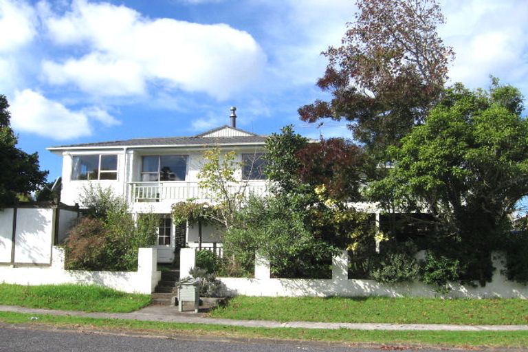 Photo of property in 1 Vanbrugh Place, Bucklands Beach, Auckland, 2014