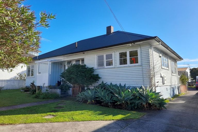 Photo of property in 1/30 Norwood Road, Bayswater, Auckland, 0622