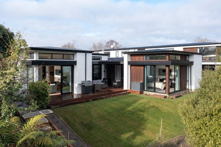 Photo of property in 59 Straven Road, Riccarton, Christchurch, 8011