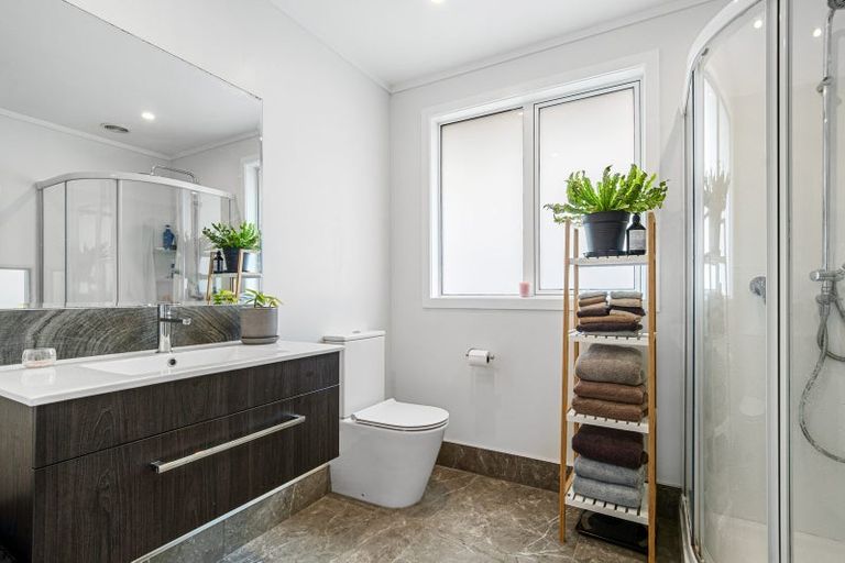 Photo of property in 2/17 Glen Road, Ranui, Auckland, 0612