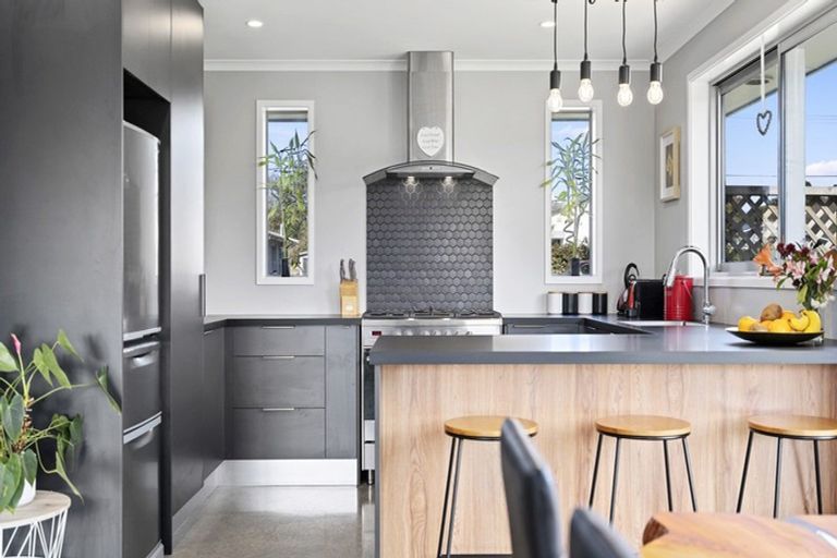 Photo of property in 9 Smith Street, Lepperton, New Plymouth, 4373