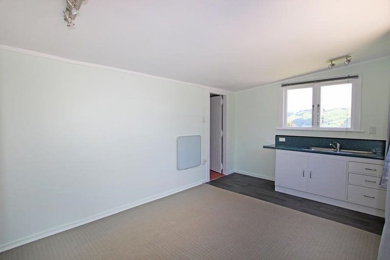 Photo of property in 15 Monowai Road, Ravensbourne, Dunedin, 9022