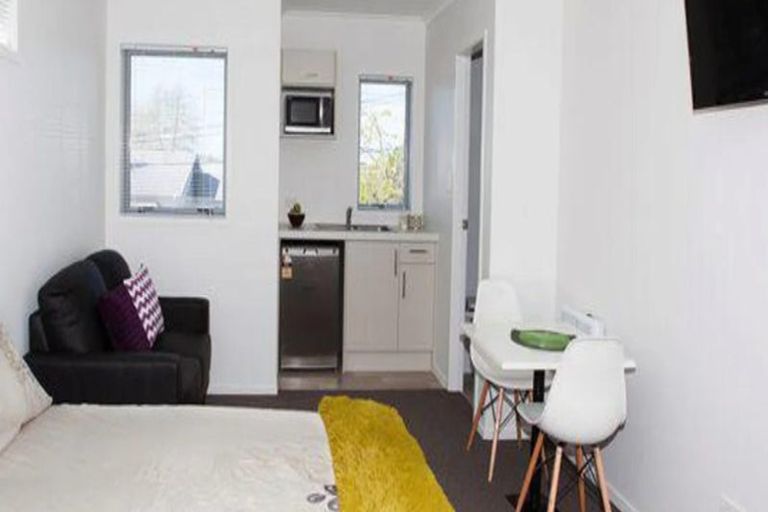 Photo of property in 2/28 Hunter Street, Hamilton Lake, Hamilton, 3204