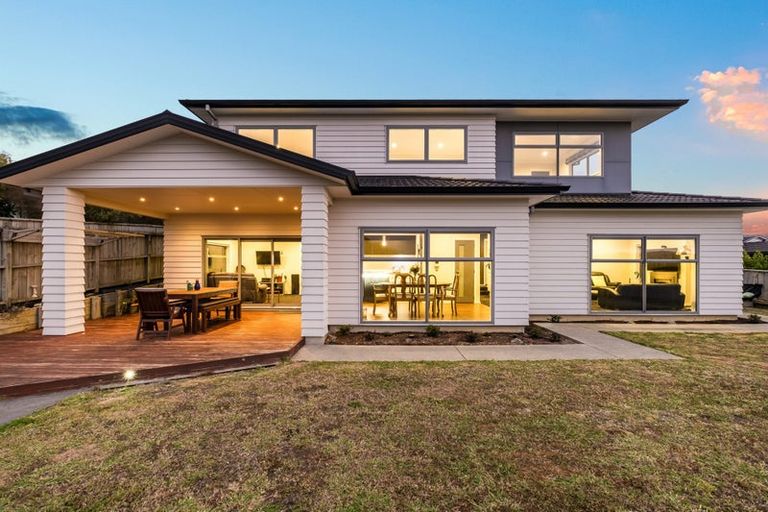 Photo of property in 13 Canary Way, Whitby, Porirua, 5024