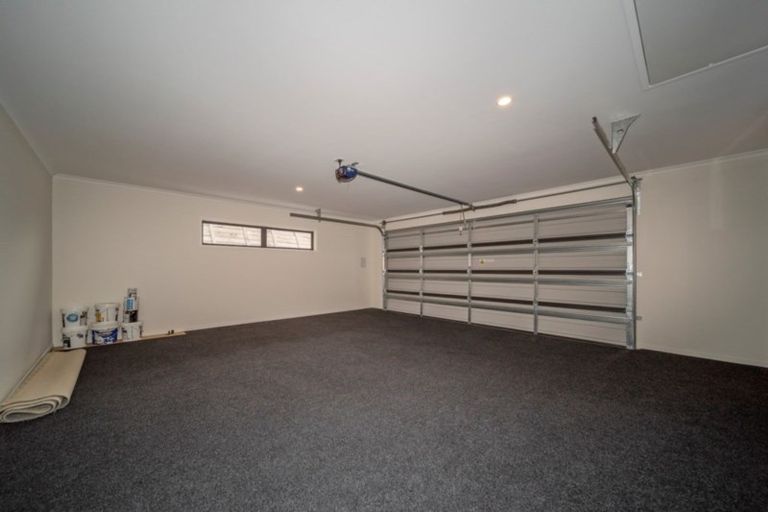 Photo of property in 5 Oakmont Crescent, Waiwhakaiho, New Plymouth, 4312