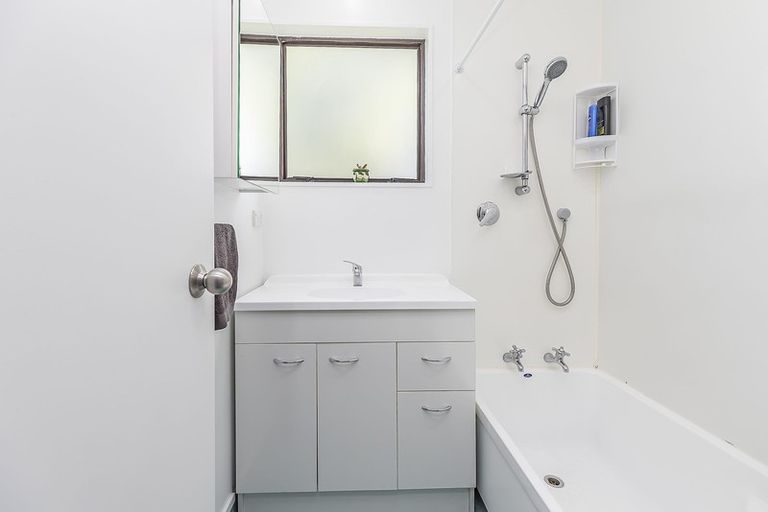 Photo of property in 8 Sombrero View, Ascot Park, Porirua, 5024