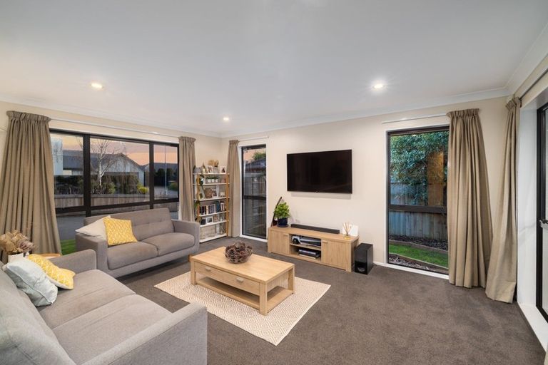 Photo of property in 15 Hideaway Gate, Parklands, Christchurch, 8083
