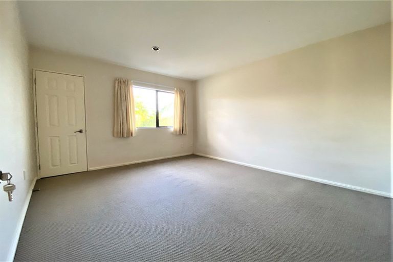 Photo of property in 4 Luxor Place, Massey, Auckland, 0614