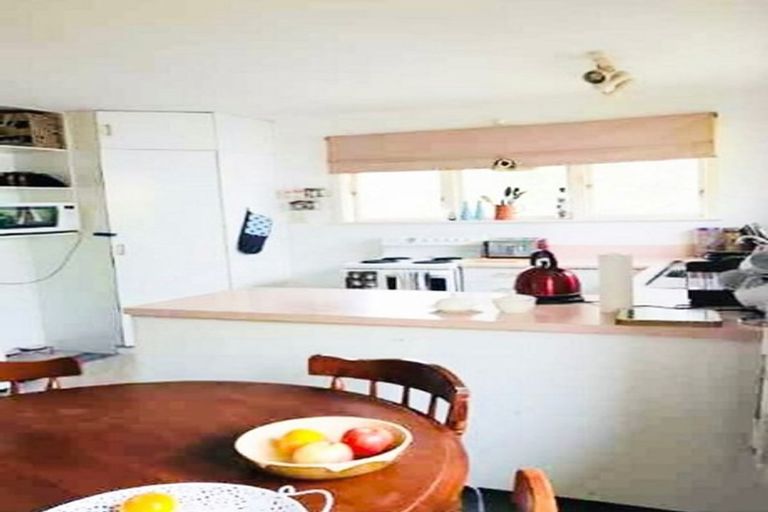 Photo of property in 211 Dowse Drive, Maungaraki, Lower Hutt, 5010