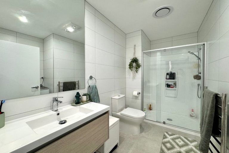 Photo of property in 14 Juniper Drive, Rosehill, Papakura, 2113