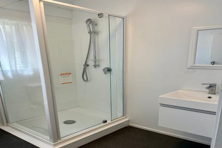 Photo of property in 2/23 Waitemata Road, Hauraki, Auckland, 0622