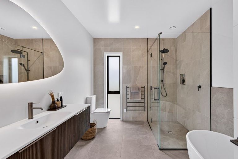 Photo of property in 21 Annie Aranui Drive, Poraiti, 4182