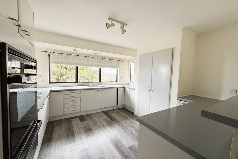 Photo of property in 9 Cambric Place, Botany Downs, Auckland, 2010