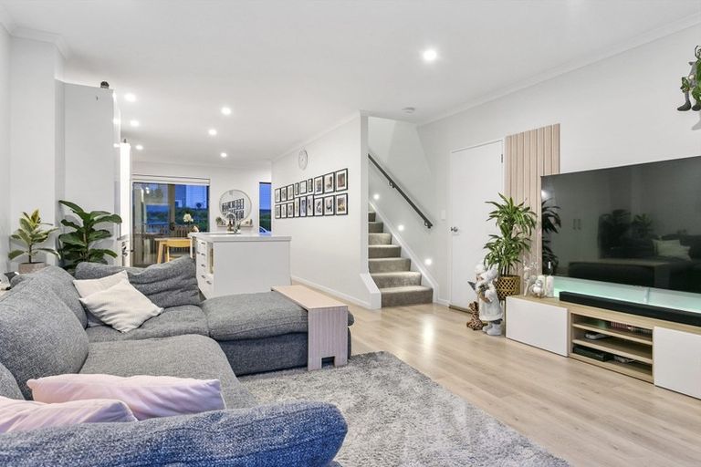 Photo of property in 70 Manutewhau Road, Massey, Auckland, 0614