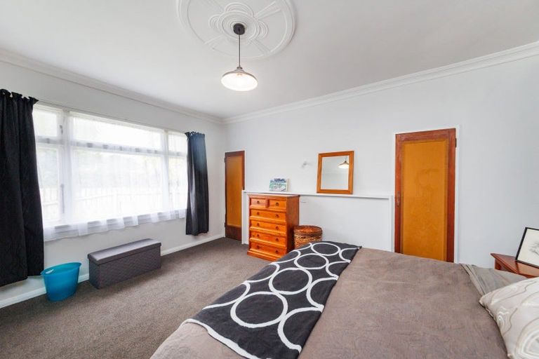 Photo of property in 13 Featherston Street, Takaro, Palmerston North, 4412