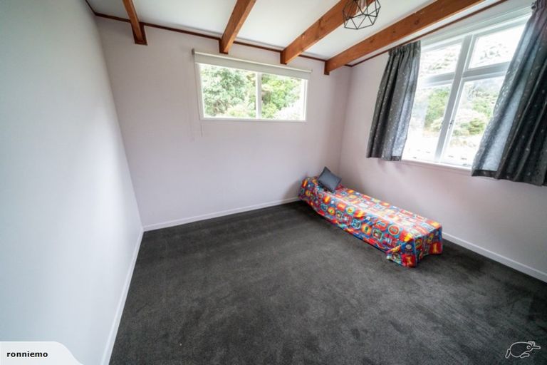 Photo of property in 32 Karekare Road, Karekare, New Lynn, 0772