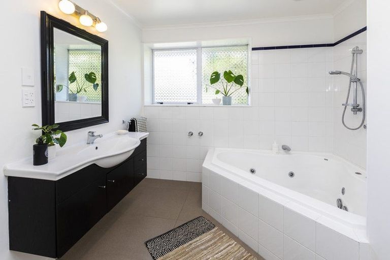 Photo of property in 23 Cherrywood Place, Redwood, Christchurch, 8051