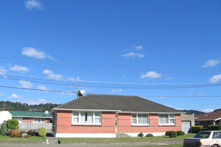 Photo of property in 52 Kowhai Avenue, Ebdentown, Upper Hutt, 5018