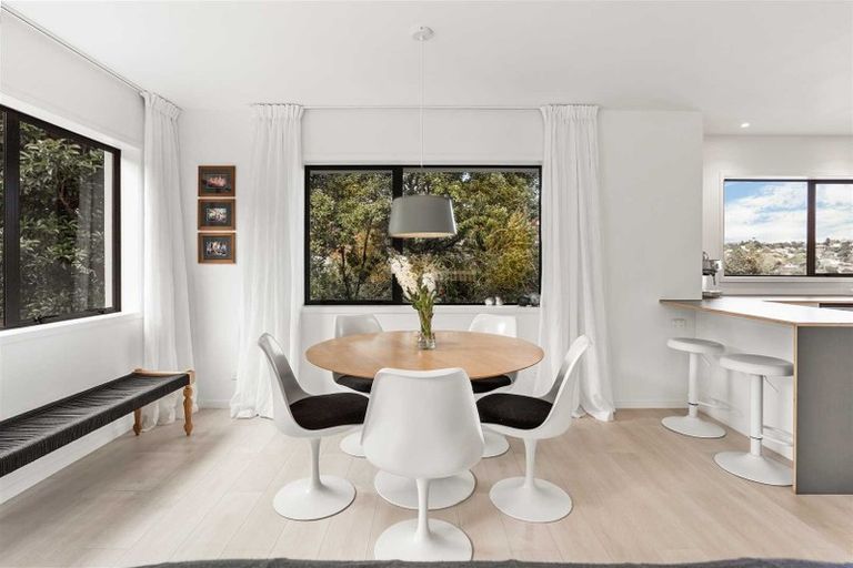 Photo of property in 2/12 Fallow Street, Browns Bay, Auckland, 0630